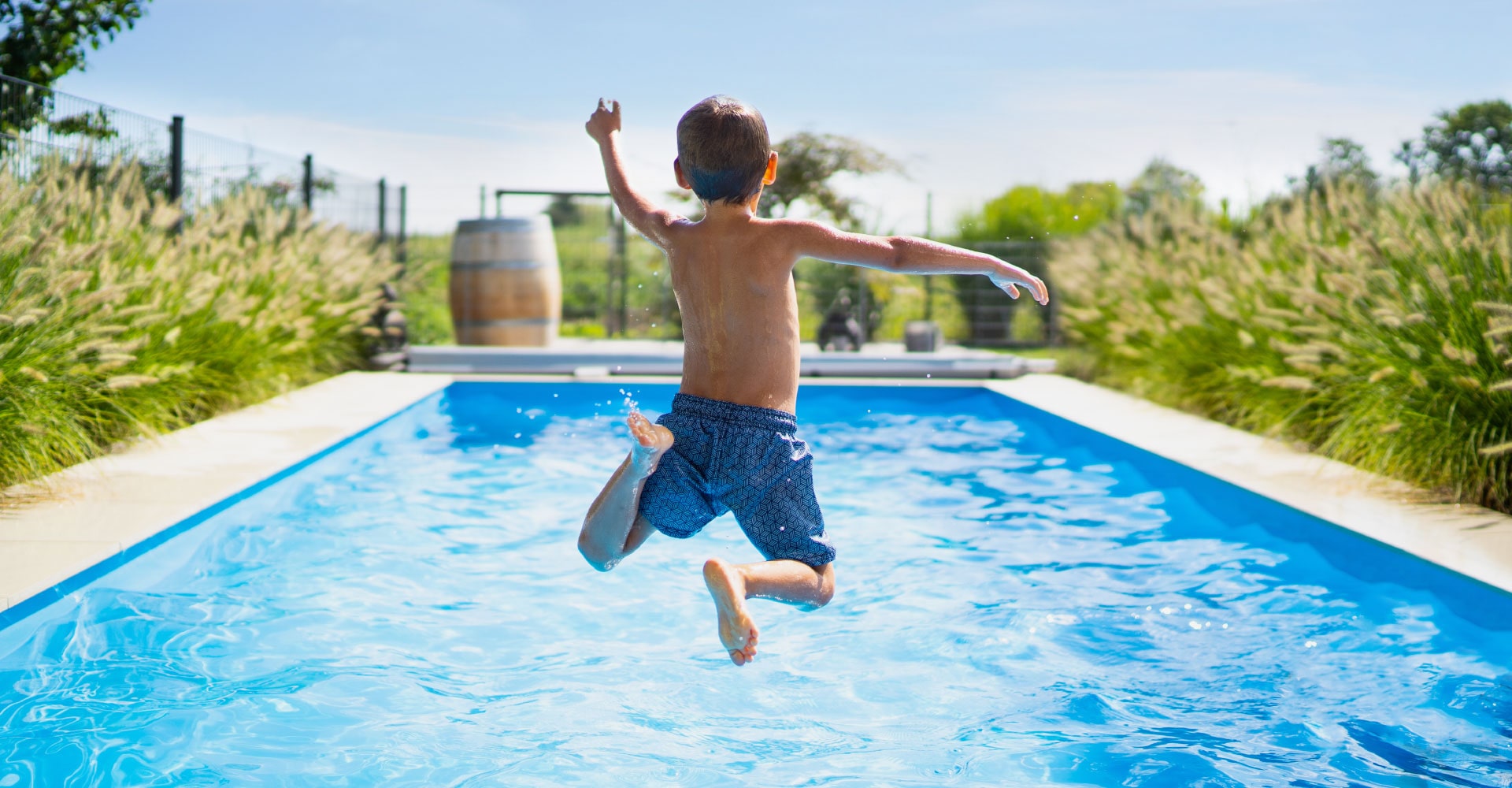 fence-masters-busy-backyards-slide-min